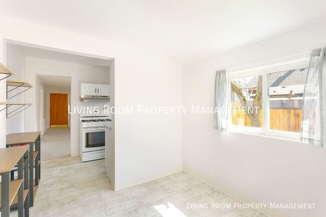 Building Photo - Cute Cully Cottage w/ Fantastic Backyard