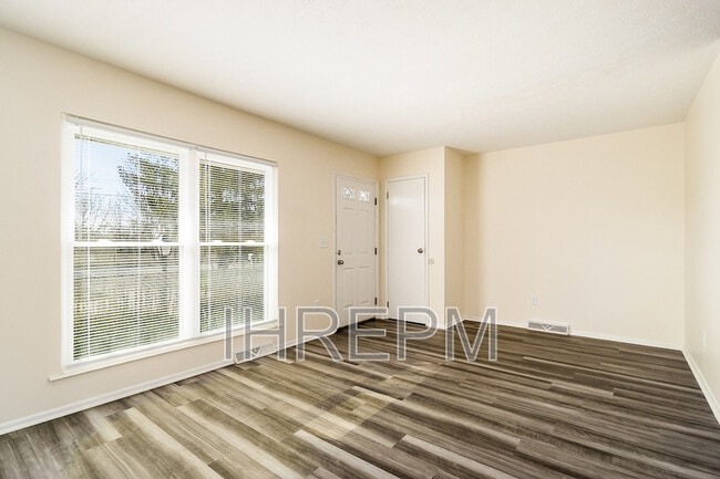 Foto del edificio - 680 Williams Rd