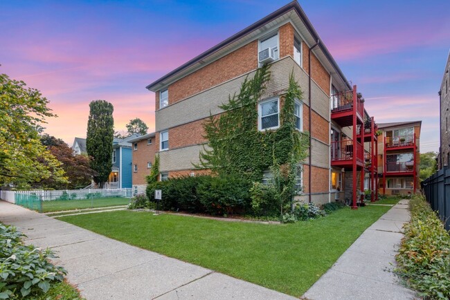 Foto del edificio - 4236 N Kedvale Ave
