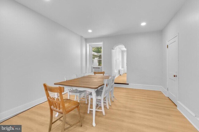 Building Photo - 3815 Cresson St