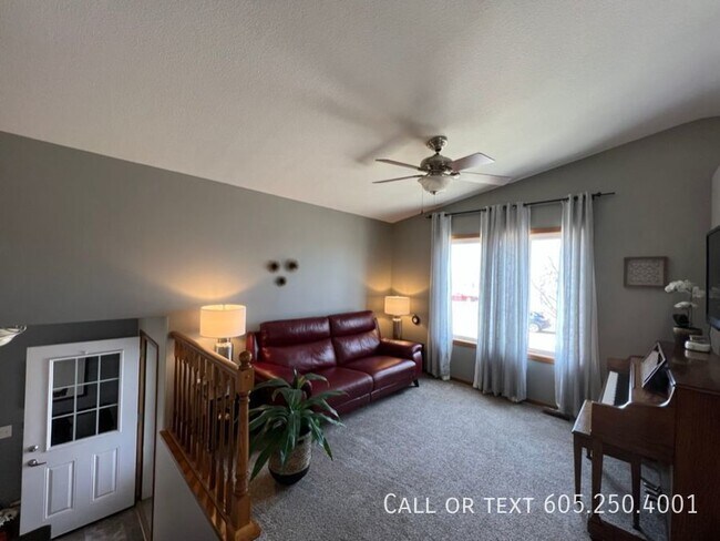 Building Photo - Perfect 3 bedroom home with a fenced yard ...