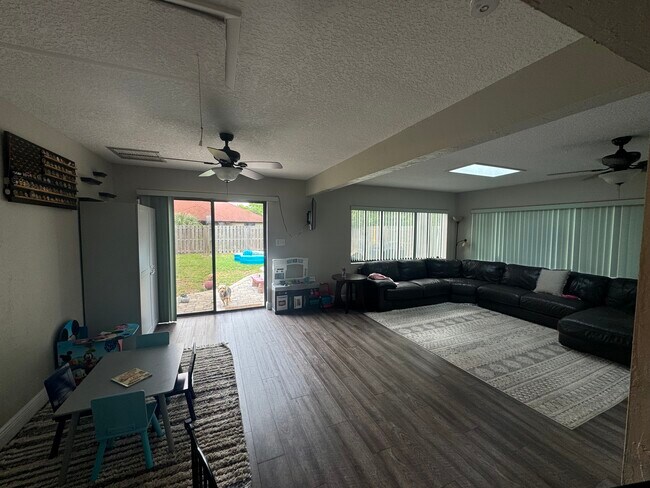 Building Photo - 21 Banner Ln