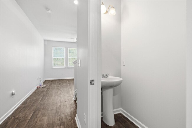 Foto del edificio - 9773 Roseberry St