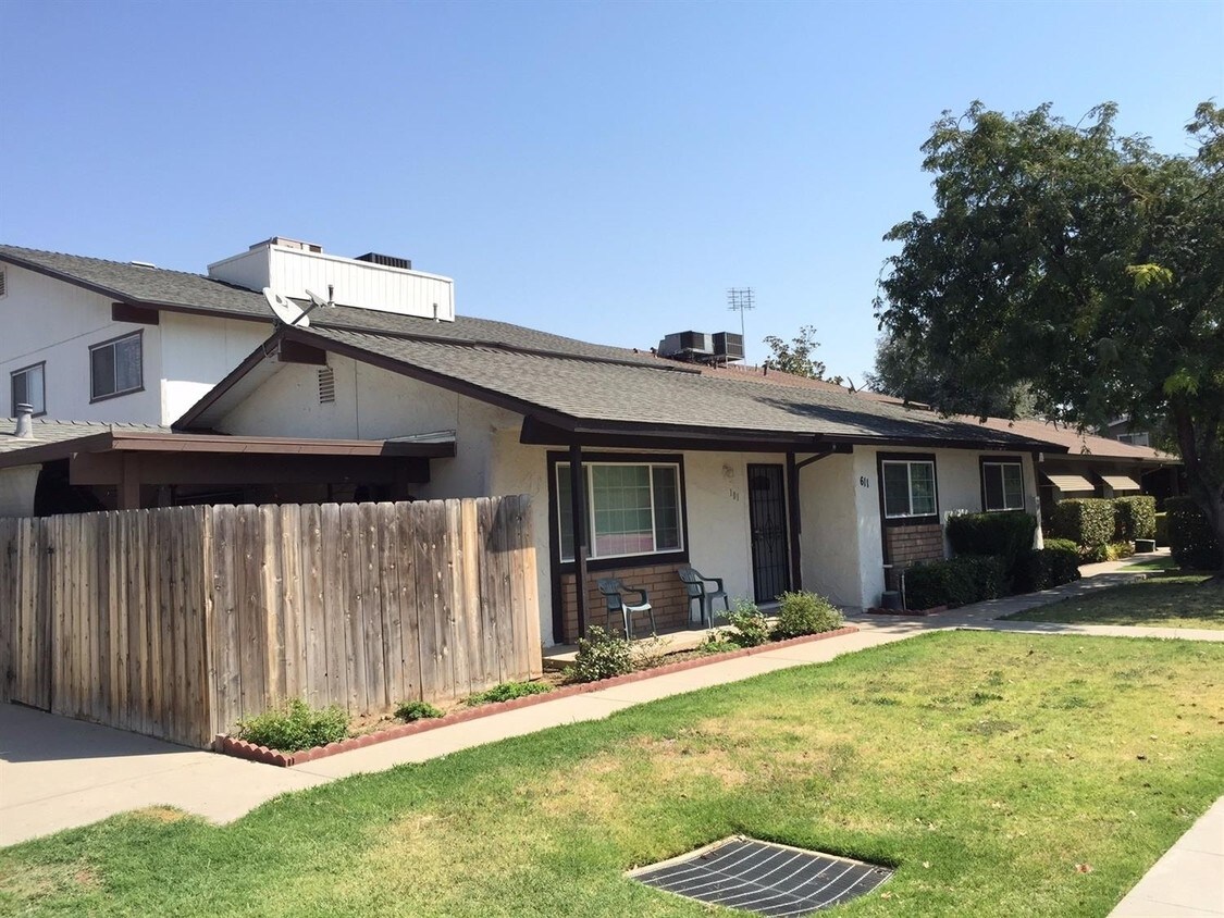 Primary Photo - 611 W Ashlan Ave