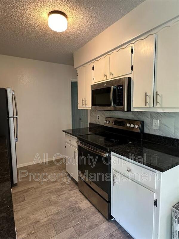 Building Photo - 7709 Meadowview Ln