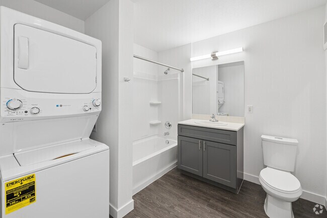 2 habitaciones, 1 baño - 743 pies cuadrados - Baño - Hughes Station