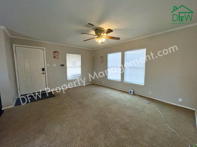 Building Photo - 2511 Kavasar Dr