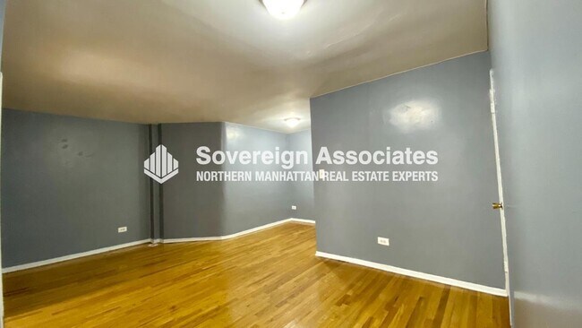 Foto del edificio - 6645 Broadway