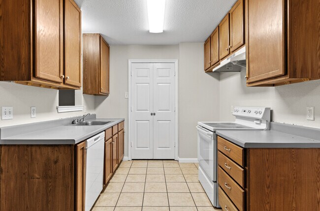 Building Photo - 217 E Craven Ave
