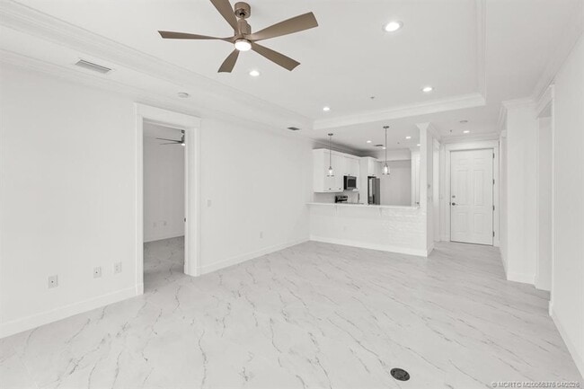 Building Photo - 47 SW Osceola St