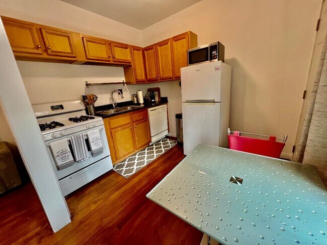 Foto del edificio - 1144 N Hudson Ave