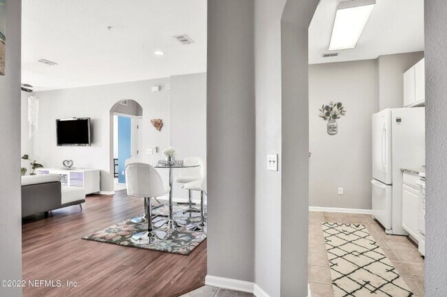 Foto del edificio - 7801 Point Meadows Dr