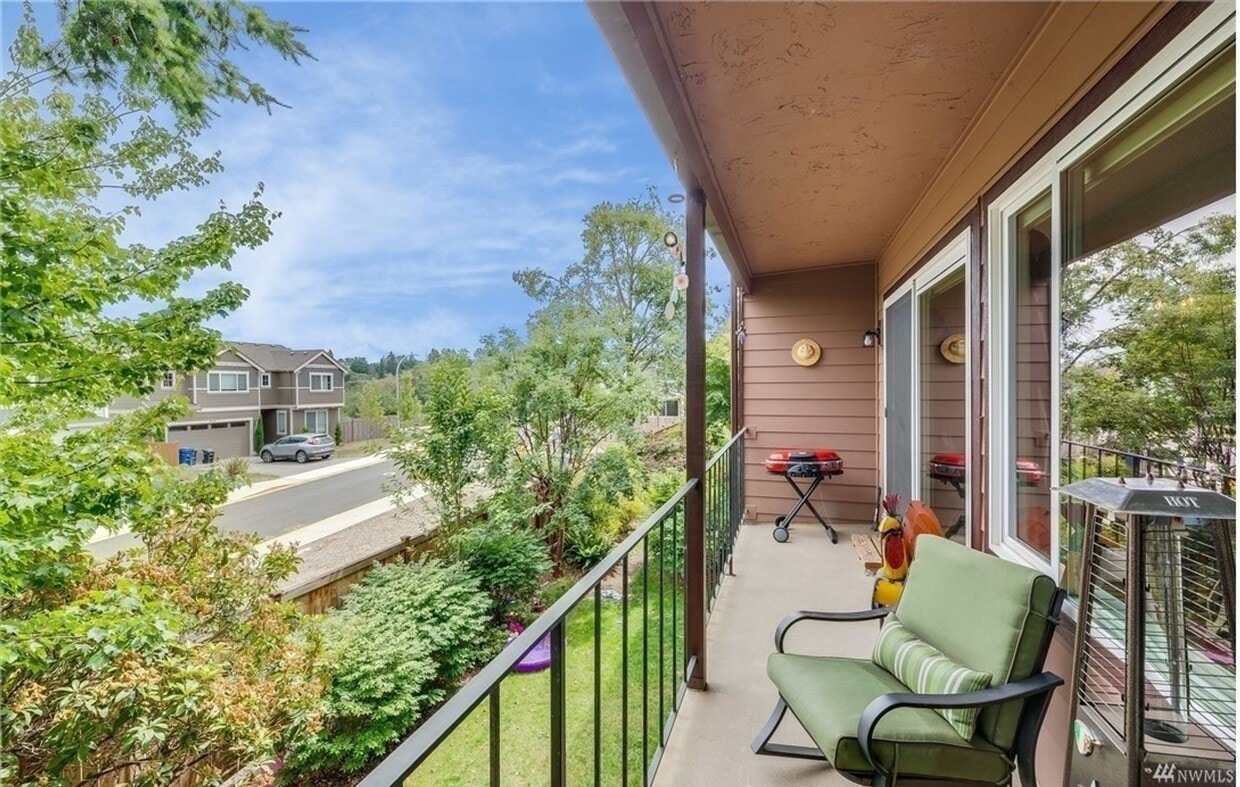 Primary Photo - Burien 2 bedroom 1 bath light and bright i...