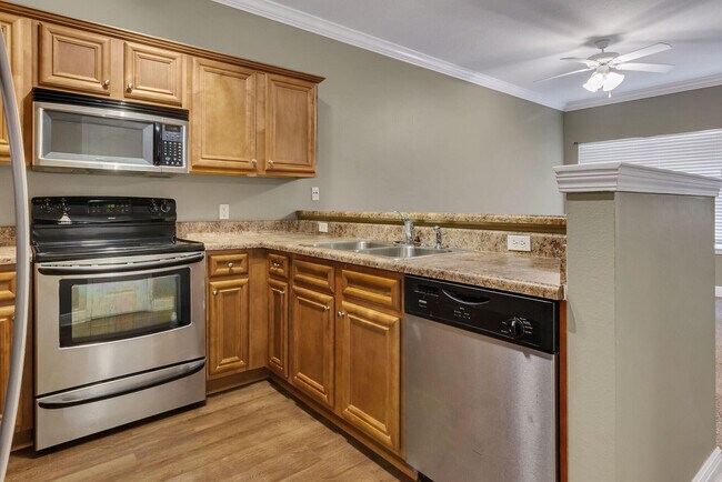 Foto del edificio - 2124 Hadleigh Hills Ct
