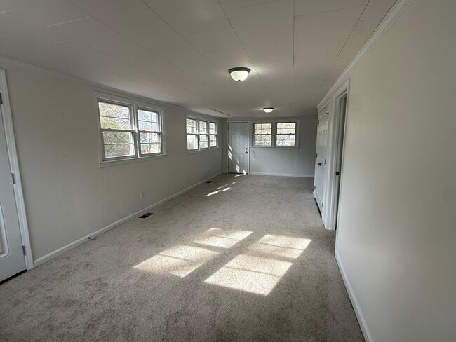 Building Photo - 671 E Forest St