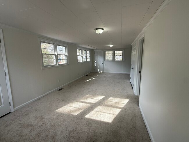 Foto del edificio - 671 E Forest St