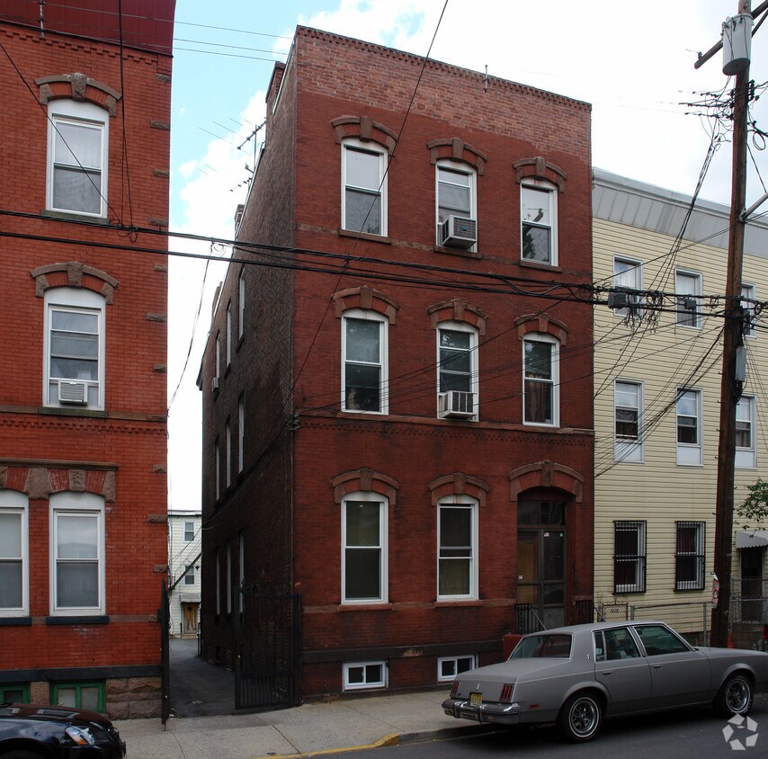 Building Photo - 125 Union St