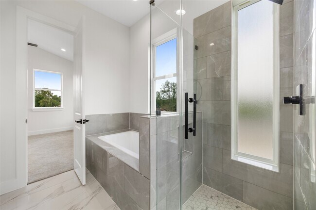 Foto del edificio - 947 Green Meadow Ln