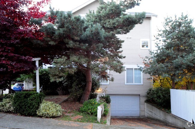 Building Photo - 3056 60th Ave SW