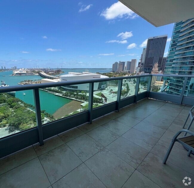 Building Photo - 900 Biscayne Blvd