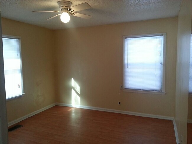 Foto del edificio - 3207 N Bolton Ave