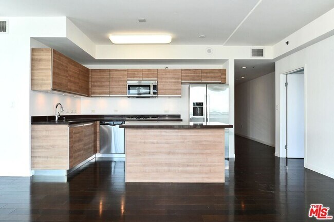 Foto del edificio - 3785 Wilshire Blvd