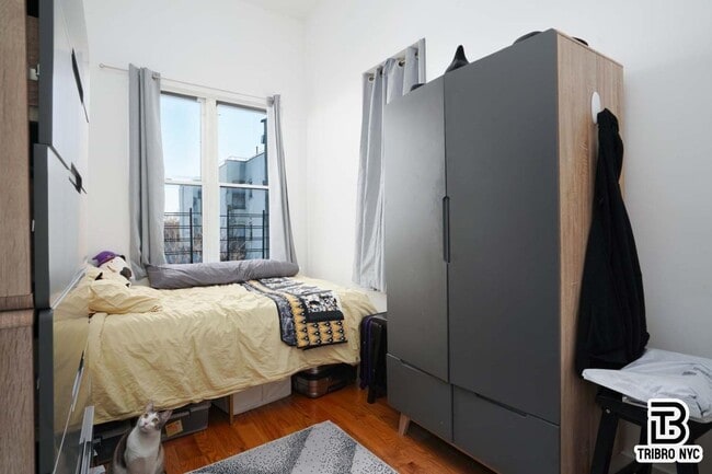 Building Photo - Putnam Avenue