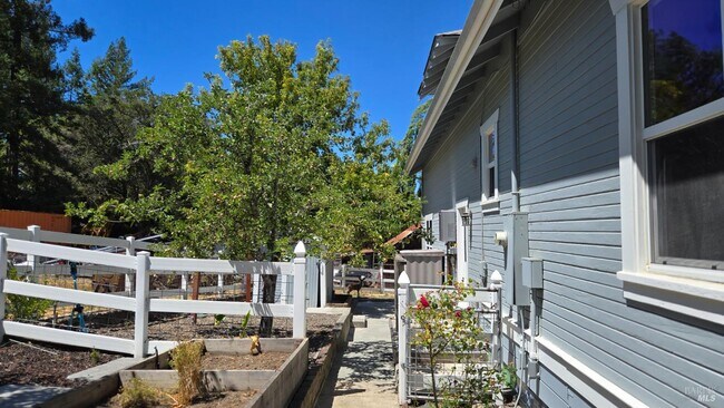 Building Photo - 125 Adobe Rd