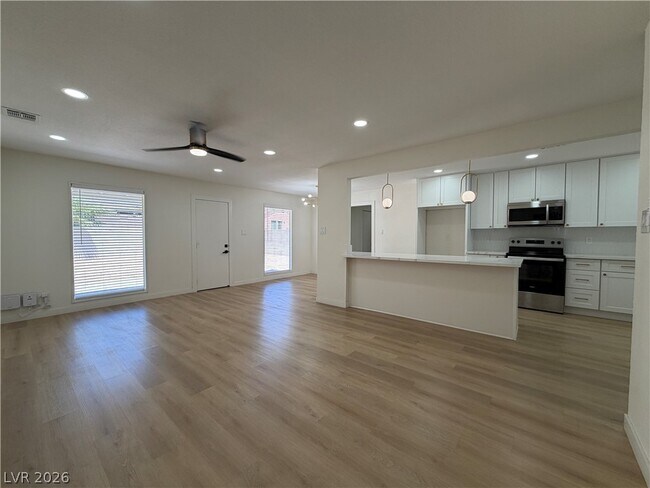 Building Photo - 1317 Pyramid Dr