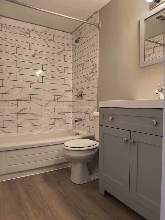 Building Photo - 72 Tollgate Rd