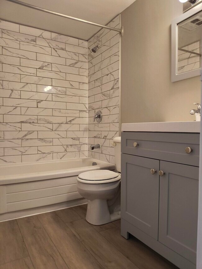 Photo du bâtiment - 72 Tollgate Rd