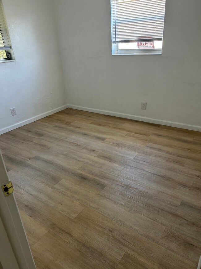 Foto del edificio - 1725 NW 54th Ter