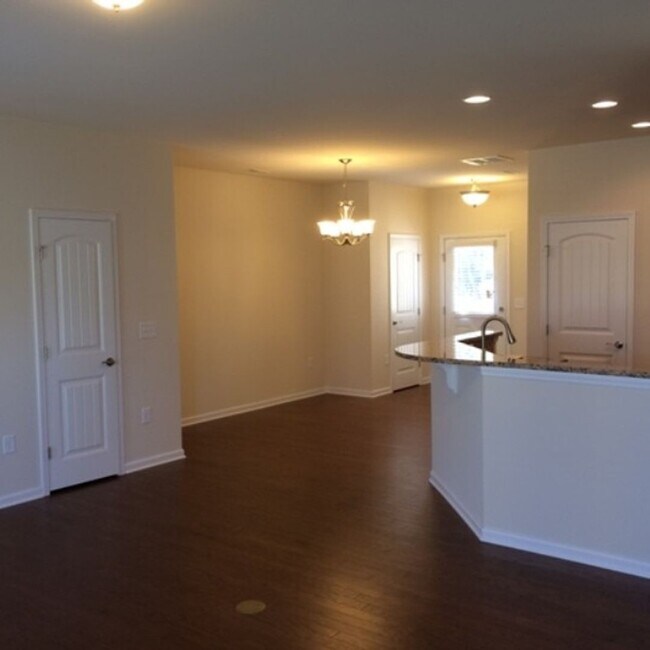 Foto del edificio - 111 Tuftin Dr