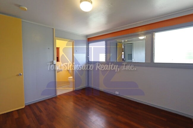 Building Photo - PRICE REDUCTION - Upstairs duplex unit in Waipio! Convenient location!