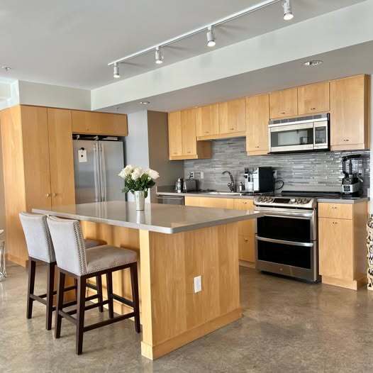 Foto del edificio - 221 E College St