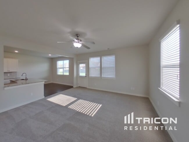 Building Photo - 4822 Kingdom Dr