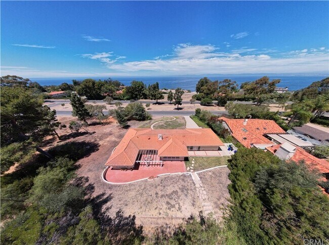 Foto del edificio - A BEAUTIFUL SINGLE- FAMILY HOUSE WITH AN A...