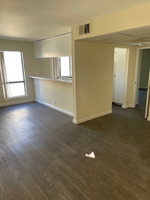 Foto del edificio - 4453 Woodman Ave