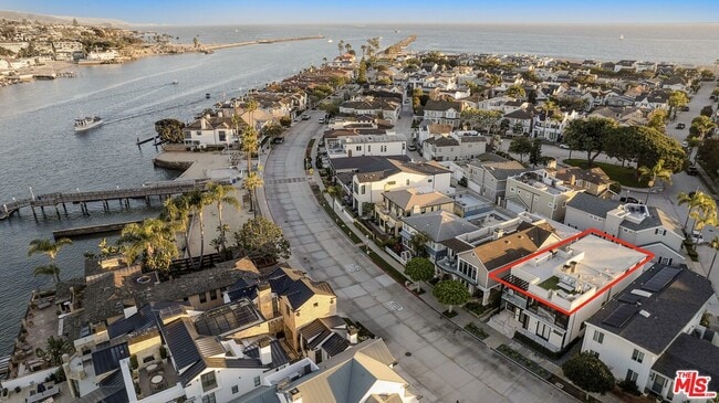 Building Photo - 2105 E Balboa Blvd