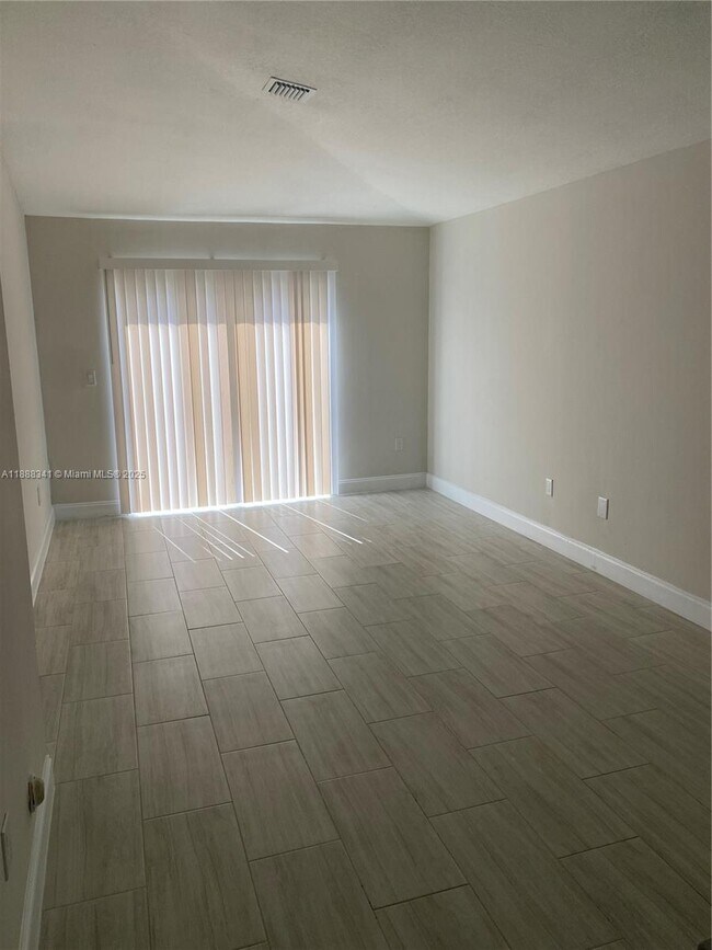 Building Photo - 14102 SW 120th Ct