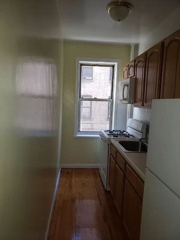 Building Photo - 95 Seaman Ave