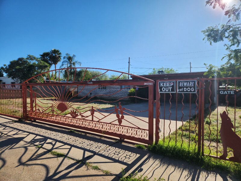Primary Photo - 5912 S Columbus Blvd