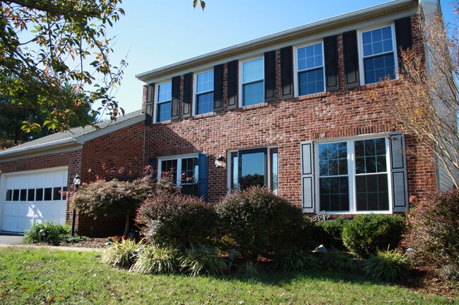 Building Photo - Woodbridge Rental