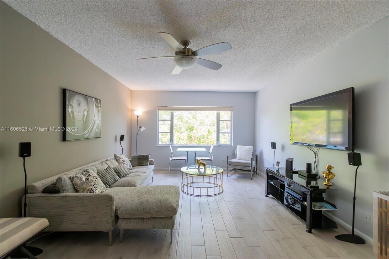 Foto principal - 5840 Northeast 22nd Way Apt #728, Fort Lau...