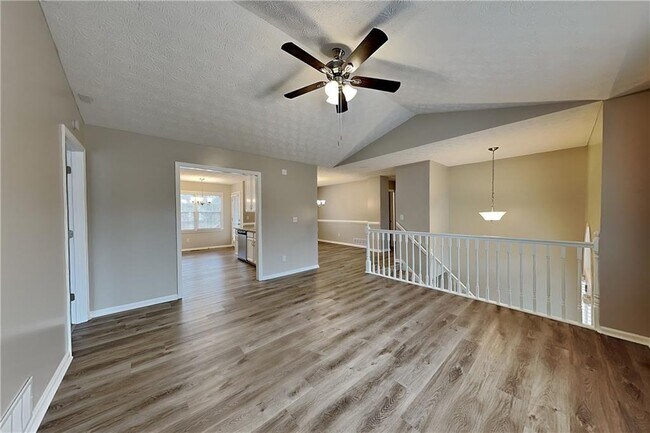 Foto del edificio - 235 Austin Dr