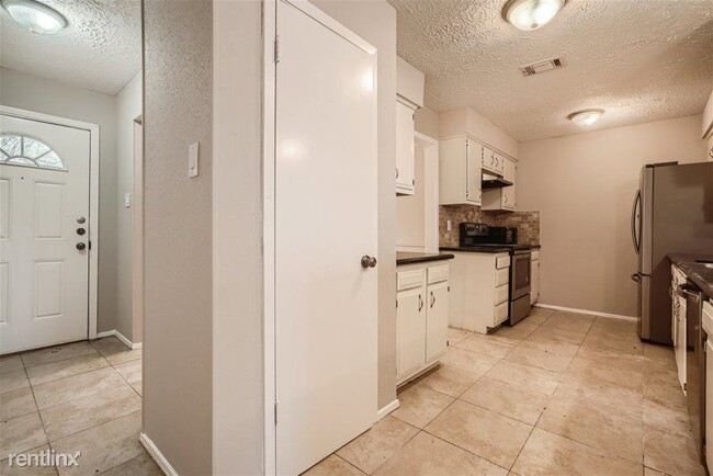 Foto del edificio - 3 br, 2 bath House - 215 Redbud Ct UNIT