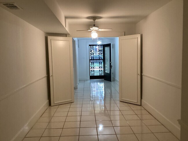 Foto del edificio - 114 E Jones St