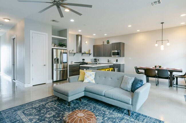 Building Photo - 203 Nogalitos St