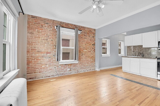 Building Photo - $1,500.00 - 1 Bed, 1 Bath, Condo in Denver...