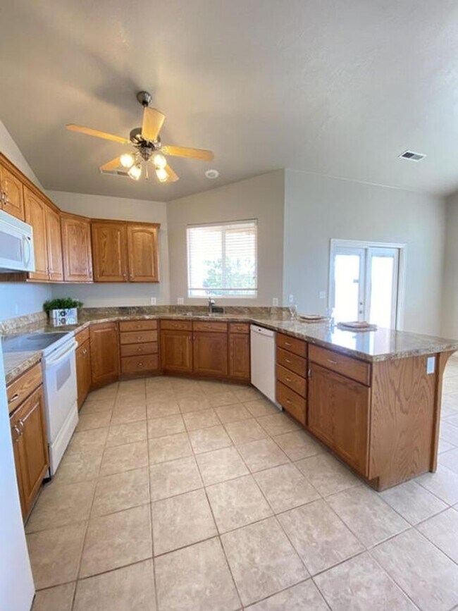 Foto del edificio - 3 Bedroom Home With Valley Views In St. George